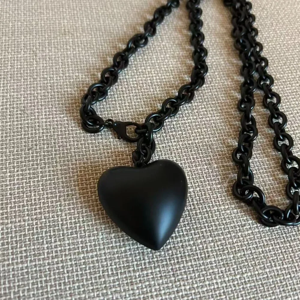 BEST Roxanne Assoulin The Puffy Heart Necklace Black Noir - Picture 4 of 4